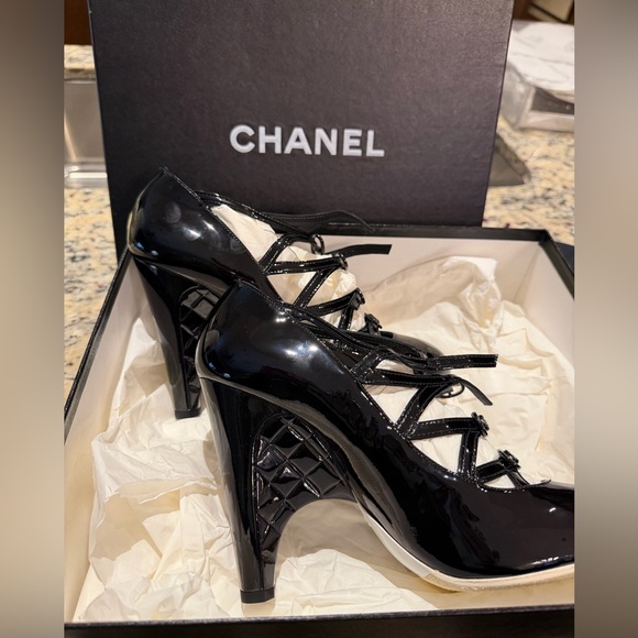 NEW CHANEL black patent leather strappy cage pumps/heels  8B (38) w box - Picture 4 of 11